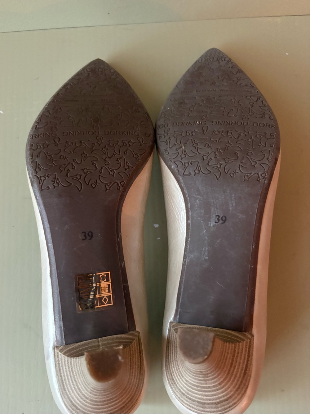 Dorking Women's Low Heel Leather Pumps Pearl sz 39 - Picture 7 of 10